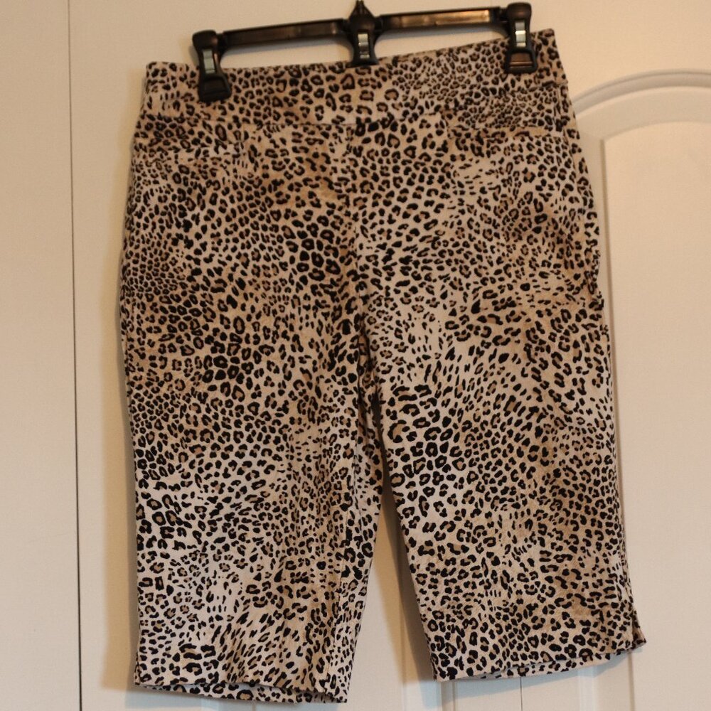 Chico's pull on shorts leopard print Size 00 (US size 2)